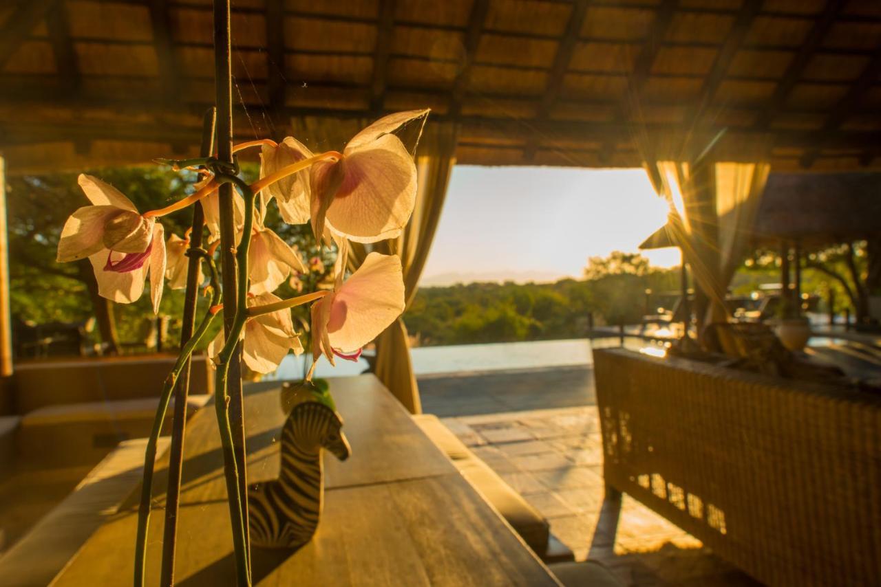 Khaya Ndlovu Safari Manor Villa Hoedspruit Exterior photo