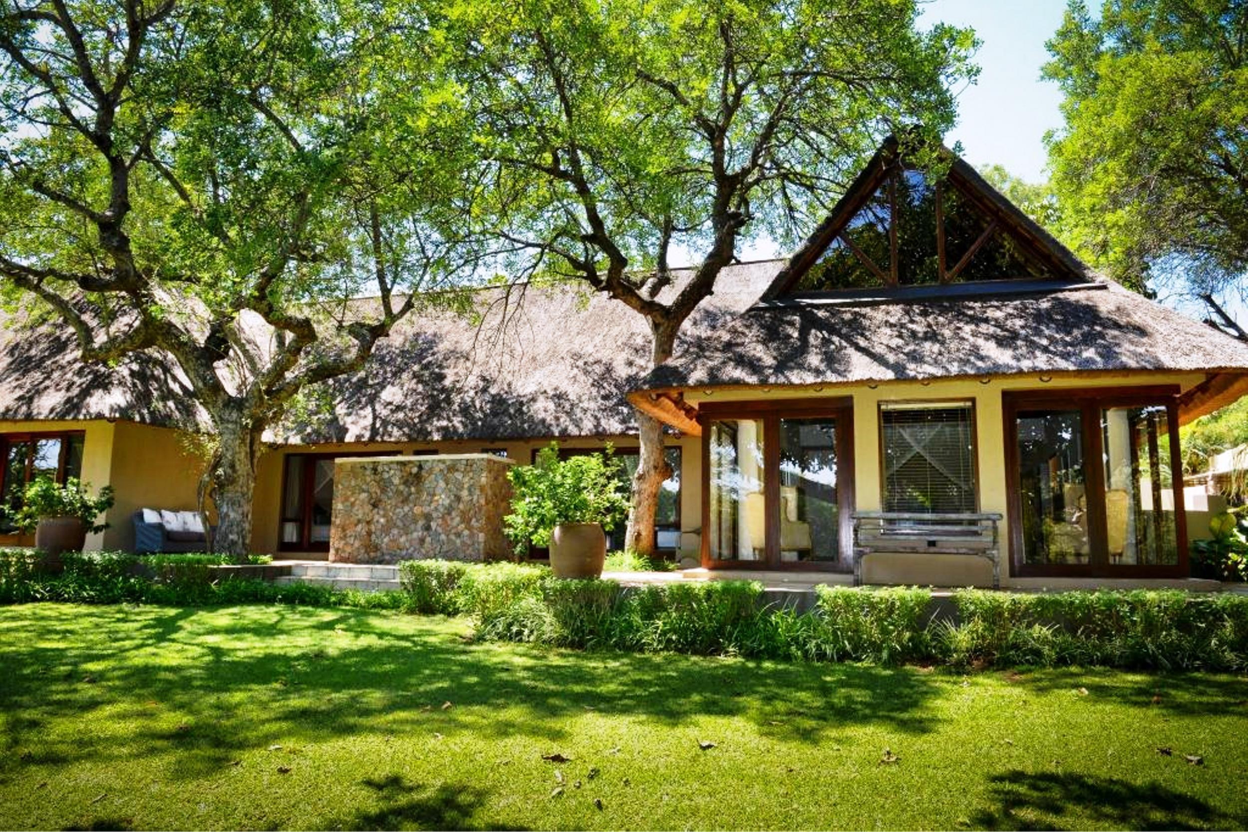 Khaya Ndlovu Safari Manor Villa Hoedspruit Exterior photo