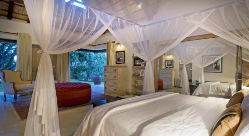 Khaya Ndlovu Safari Manor Villa Hoedspruit Room photo
