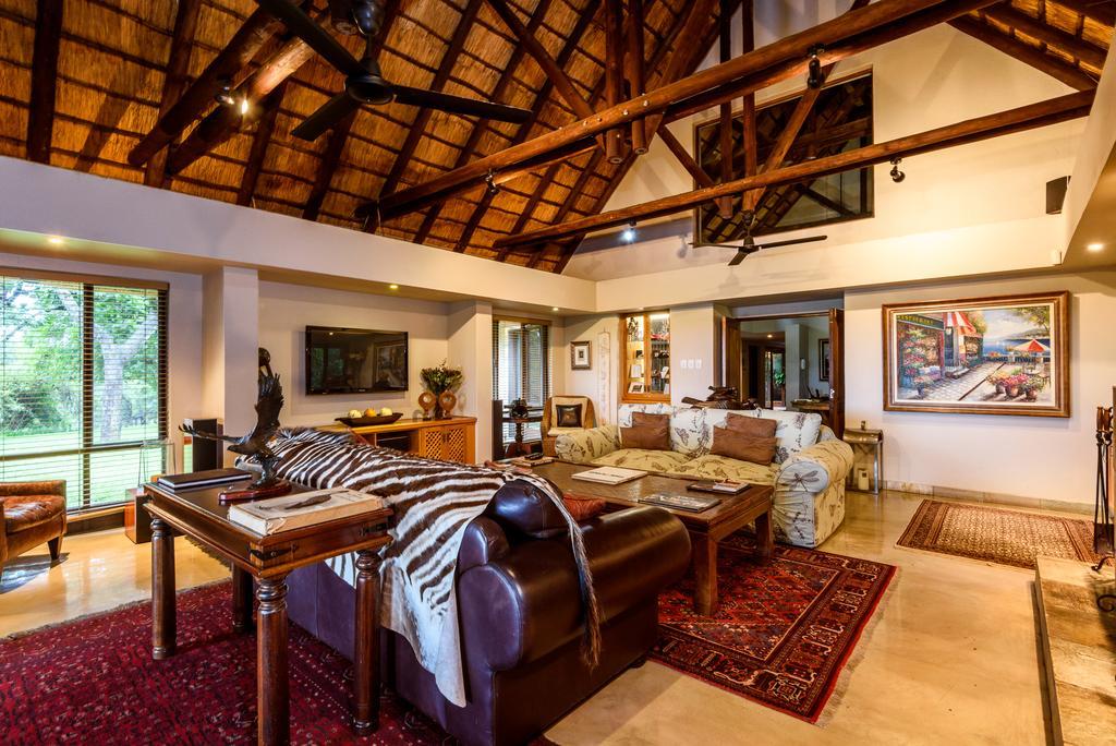 Khaya Ndlovu Safari Manor Villa Hoedspruit Exterior photo